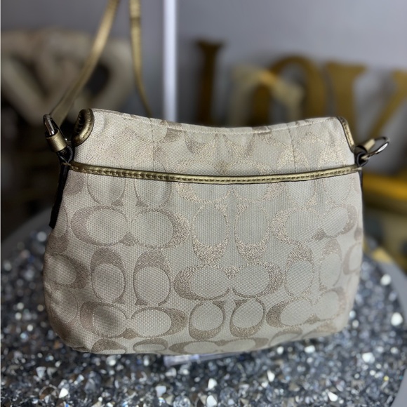 Coach Soho signature C jacquard crossbody bag with gold leather trim EUC - Picture 5 of 12